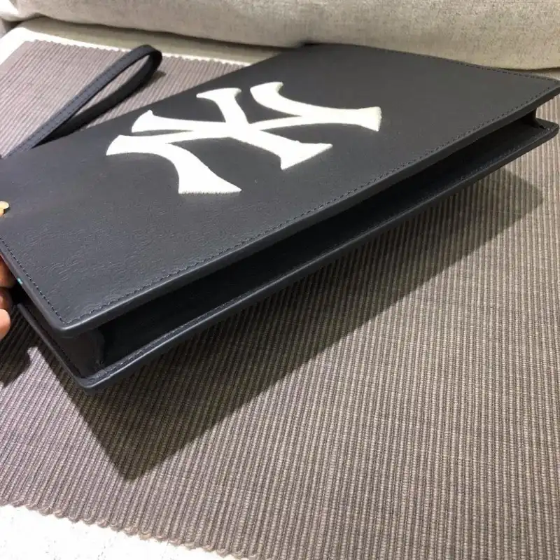 G*u*i bags 1917m0077