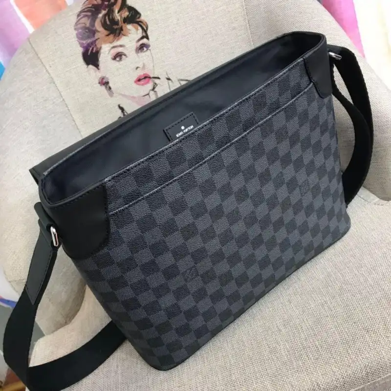 LV Bags 19B570250