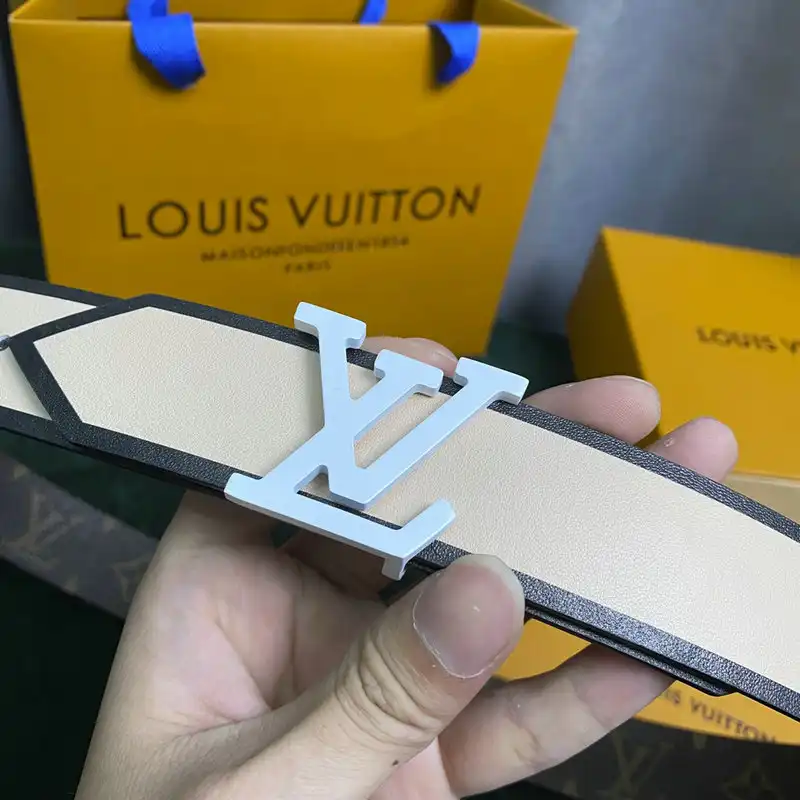 LV Belts 2204XA0032