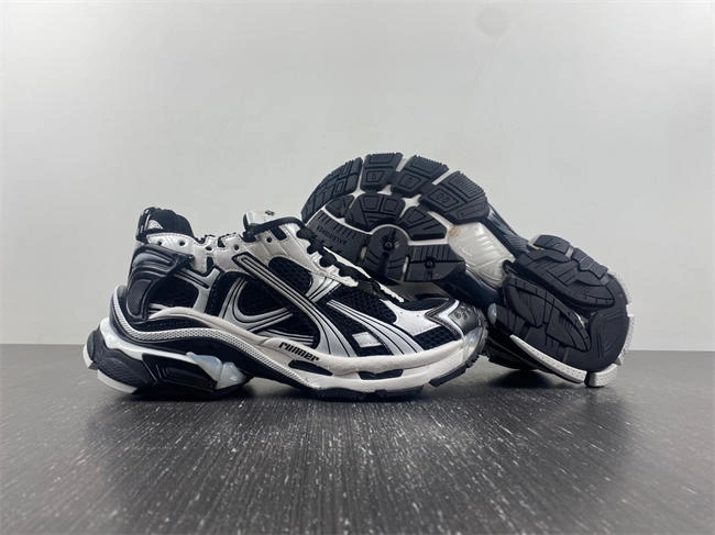 UrbanChic Balenciaga  772774-W3RNY- 4322