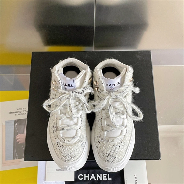 Lightweight CHANEL 2166