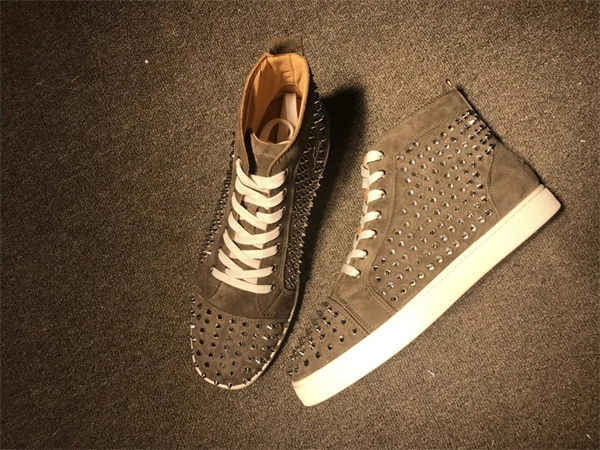 Trendsetting Christian Louboutin 2700