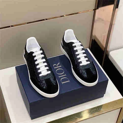 Sleek DR Sneaker 1147