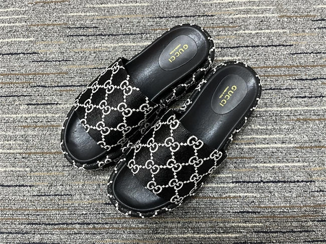 youthful G*u*i side women 472