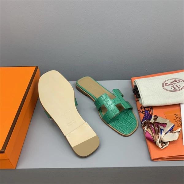 H Slipper Refined 2328