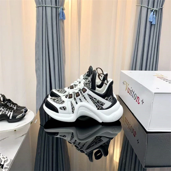 LV1 Archlight Attractive 1957