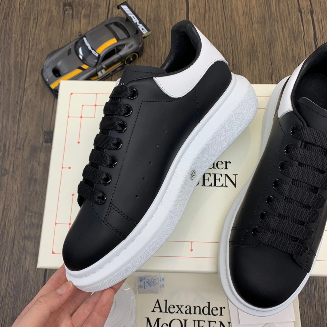 Contemporary McQuen Black White 553680WHGP 2490